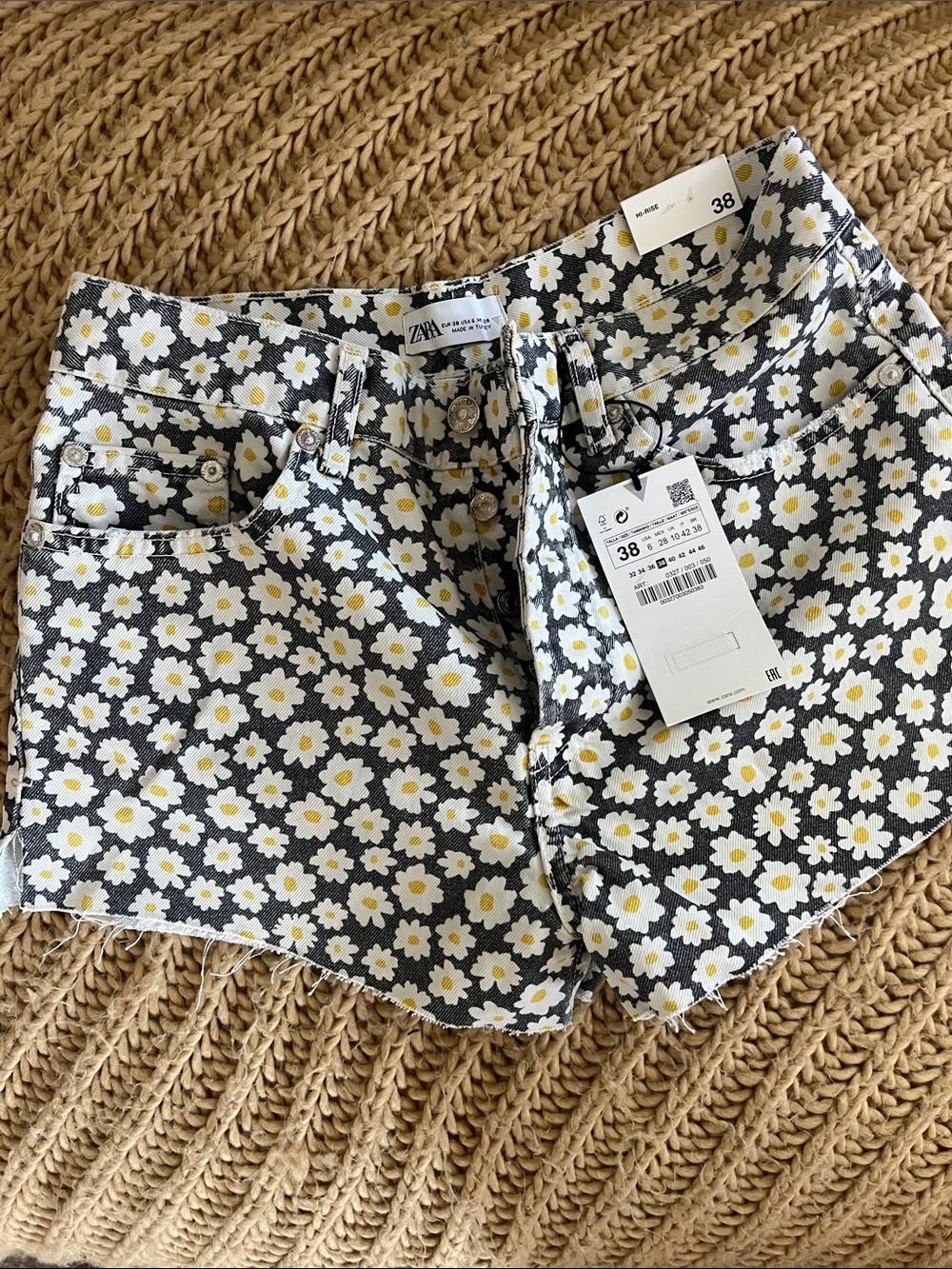 Zara Black Denim Shorts with White and Yellow Daisy Print